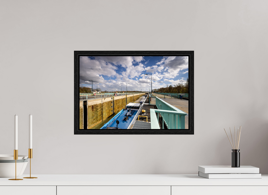 45 x 30 cm, Floater Frame Die Schleuse