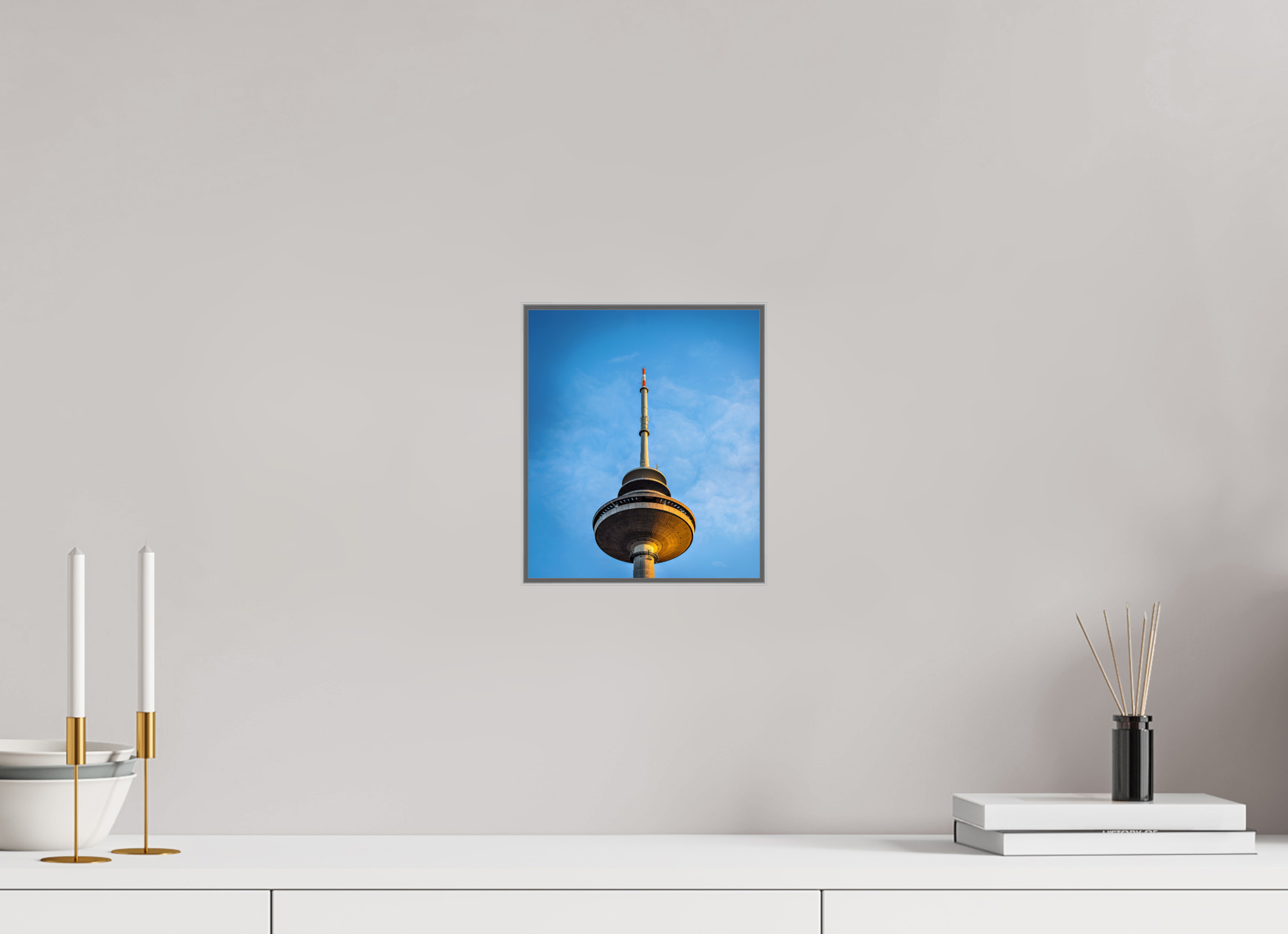 20 x 23,2 cm, Alurahmen 25mm Der Fernsehturm - Die Spitze