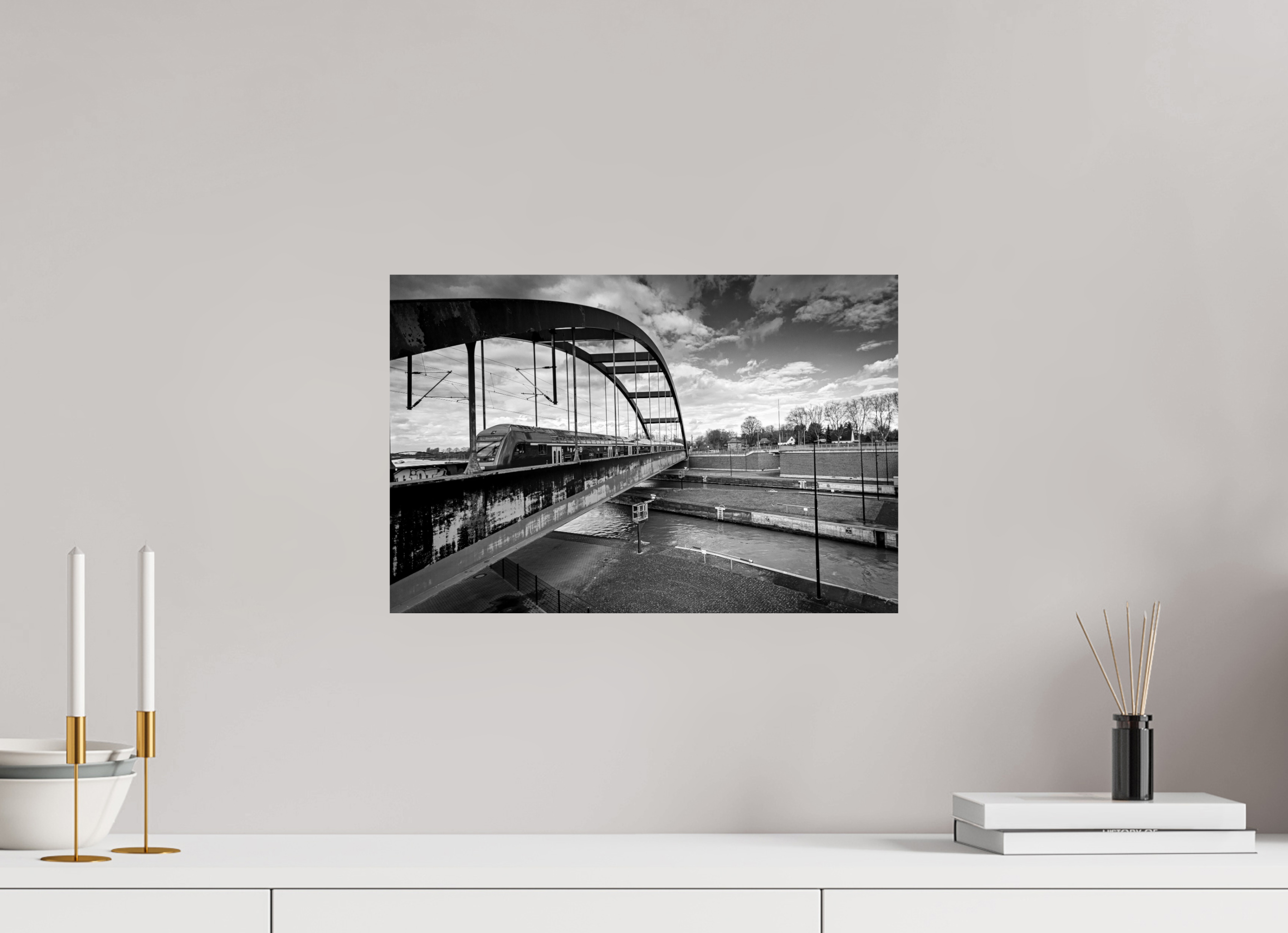 45 x 30 cm, Baryta - Fine Art Die Schleuse und der Zug