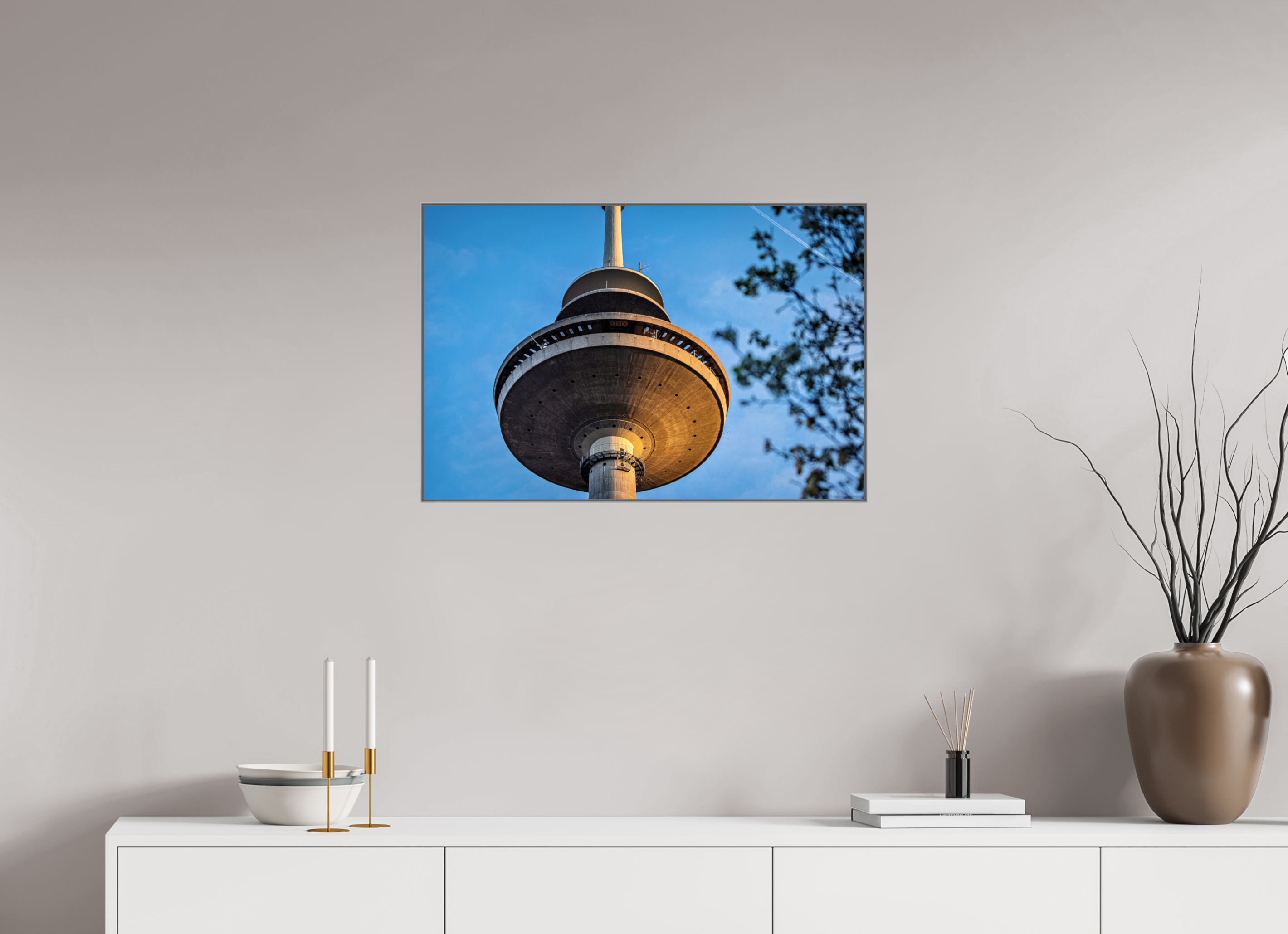 75 x 50 cm, Alurahmen 25mm Der Fernsehturm - Das UFO
