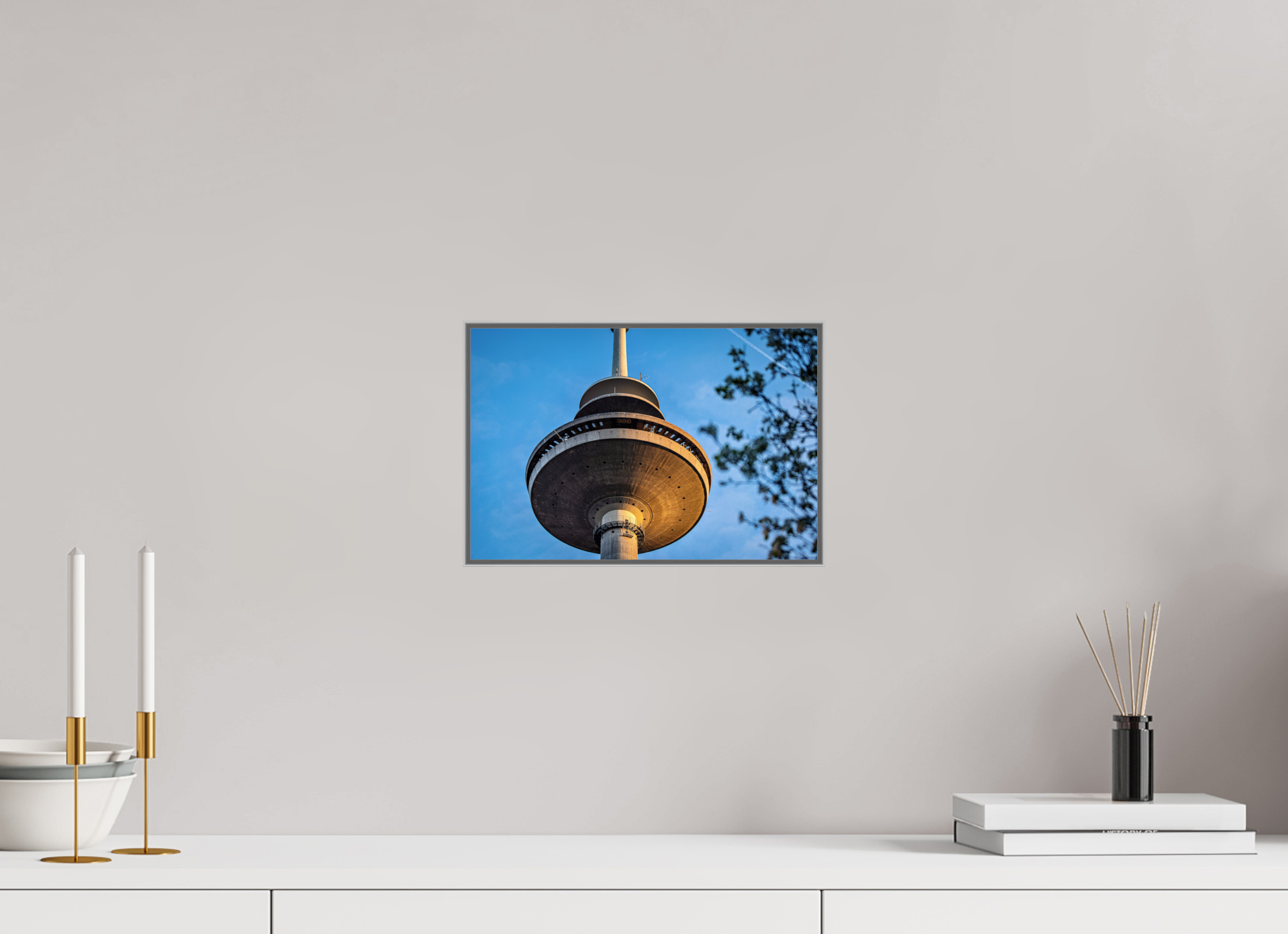 30 x 20 cm, Alurahmen 25mm Der Fernsehturm - Das UFO