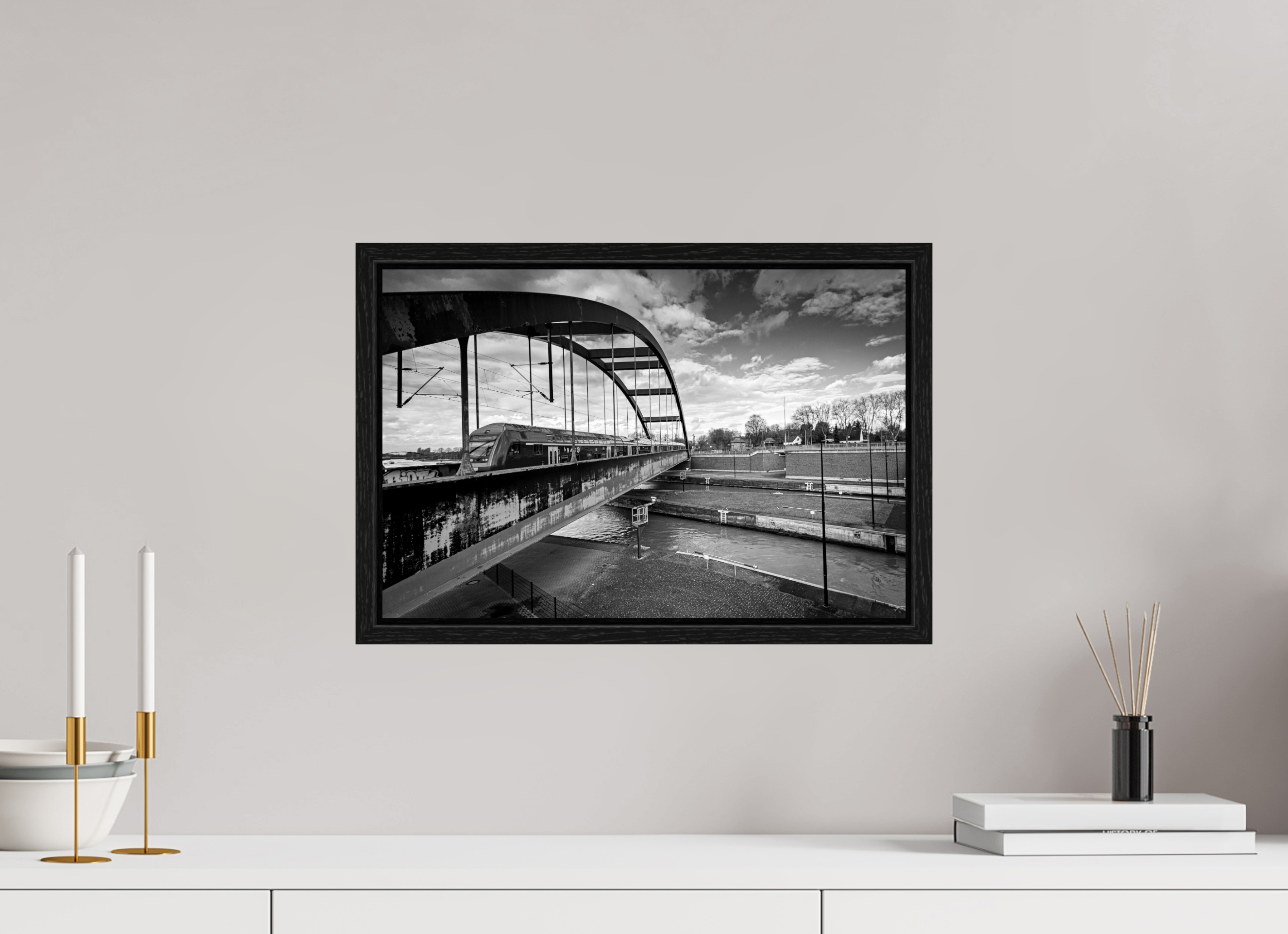 45 x 30 cm, Floater Frame Die Schleuse und der Zug