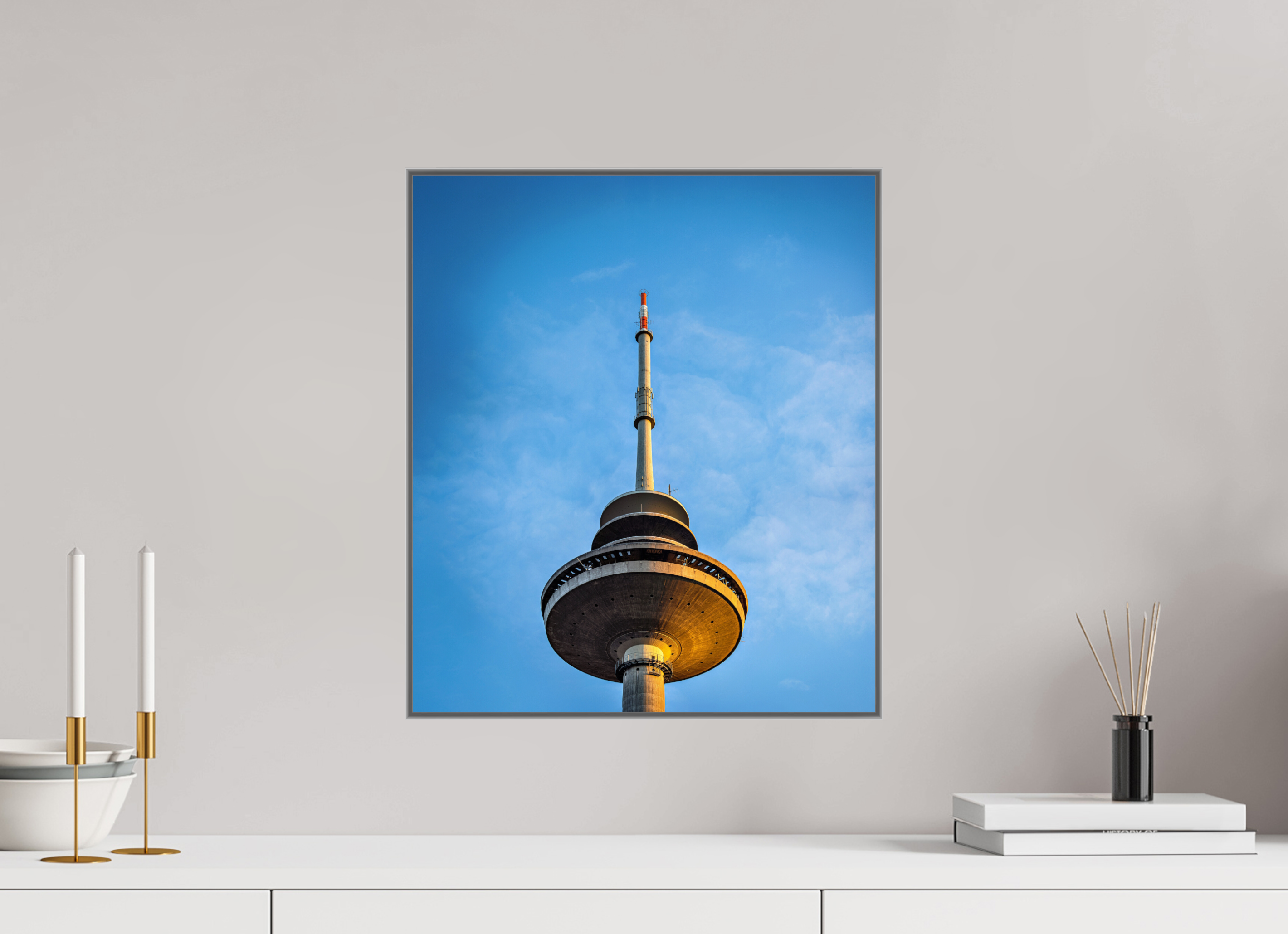 40 x 46,4 cm, Alurahmen 25mm Der Fernsehturm - Die Spitze