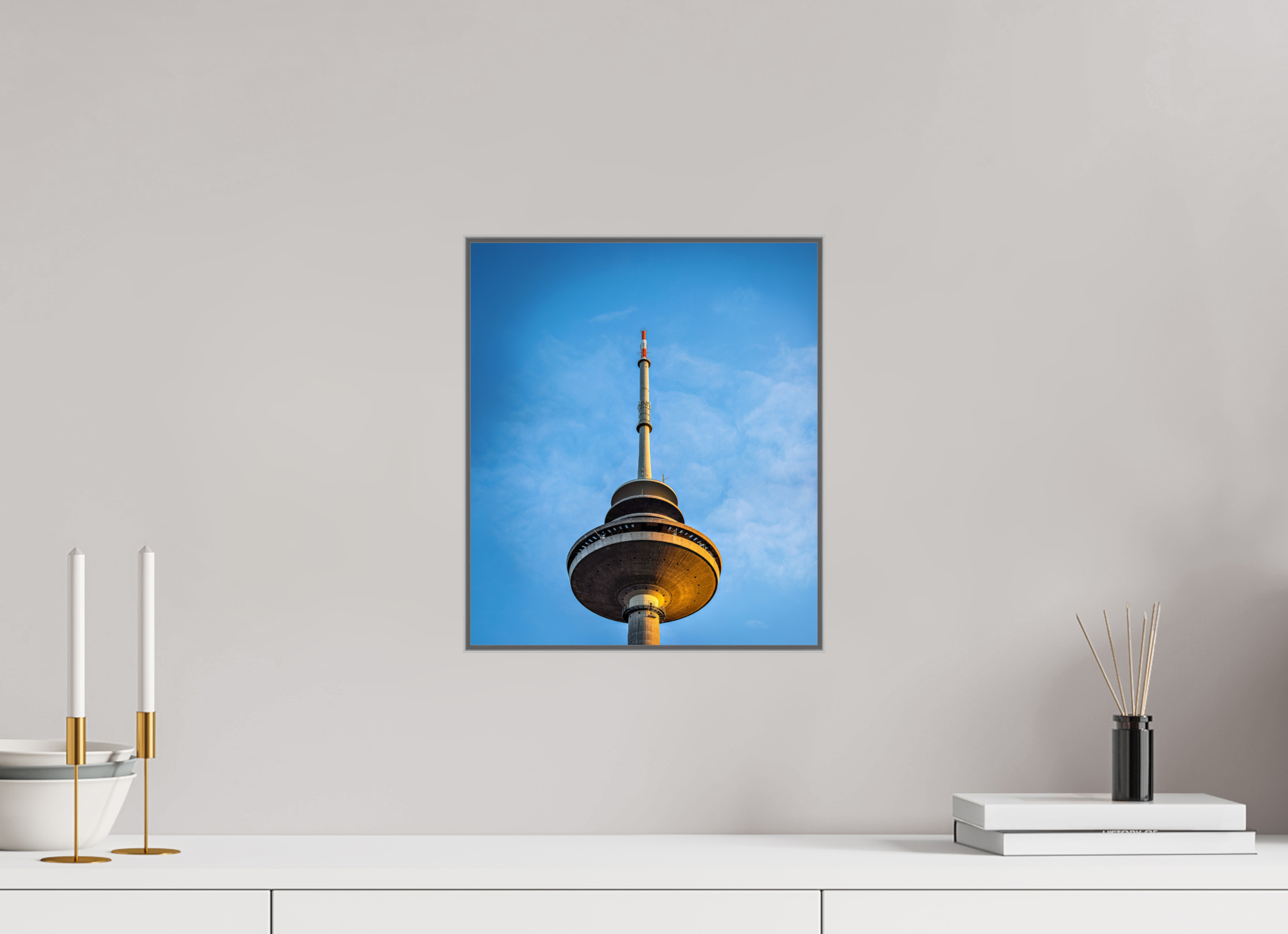 30 x 34,8 cm, Alurahmen 25mm Der Fernsehturm - Die Spitze