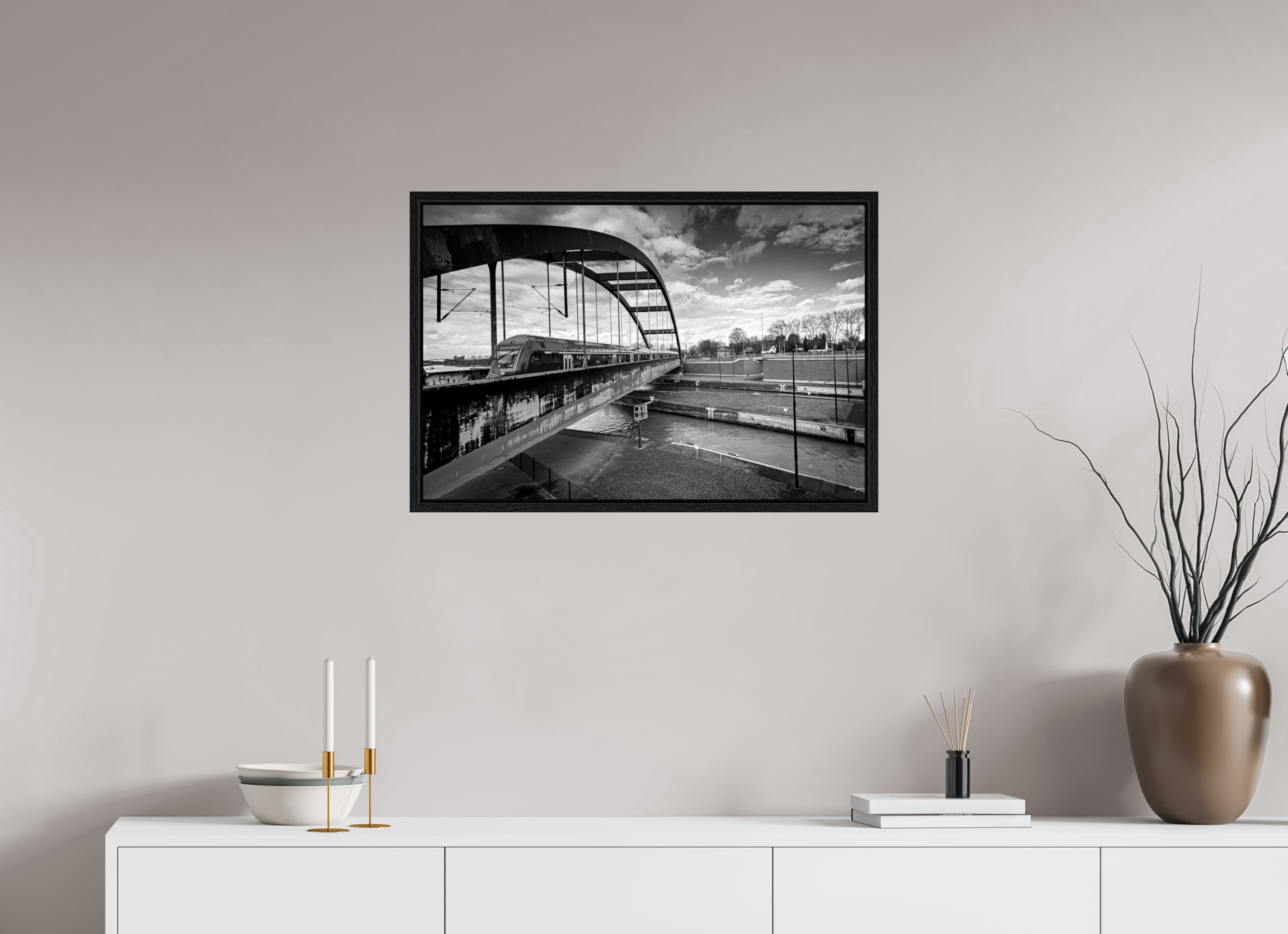 75 x 50 cm, Floater Frame Die Schleuse und der Zug