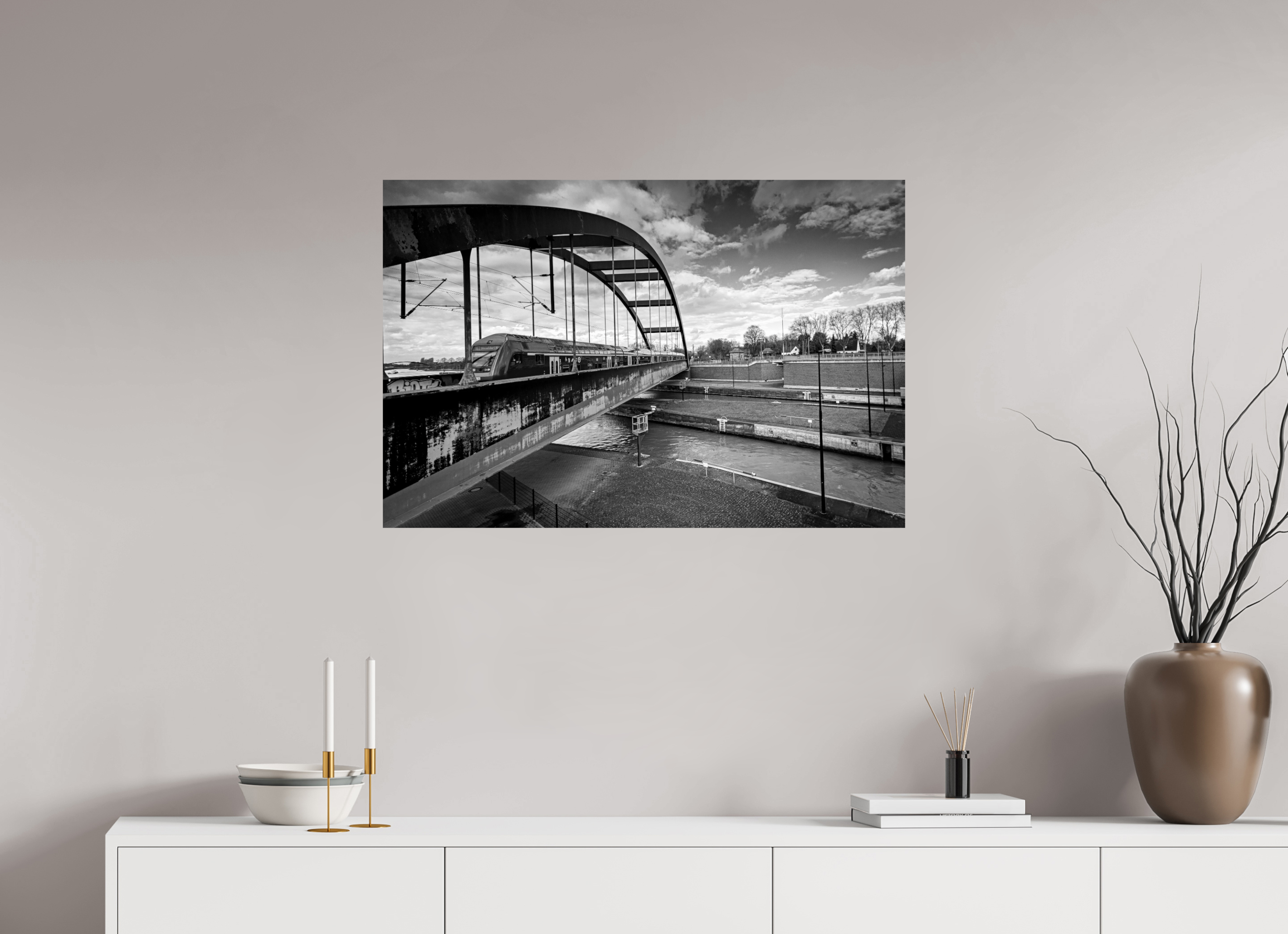 90 x 60 cm, Baryta - Fine Art Die Schleuse und der Zug